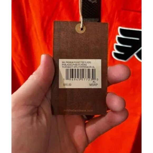 NEW WITH TAGS Philadelphia Flyers Bundle - XL shirt, 2 hats ($130 MSRP) - Picture 8 of 9